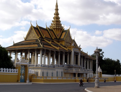 Royal Palace & Silver Pagoda entrance