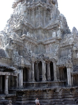 Pat in Angkor Wat inner courtward