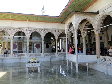  Topkapı Palace: Marble Terrace & Pool