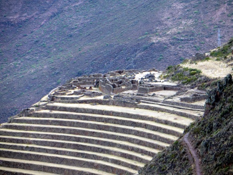 The Q'allaqasa ruins looking over the terraces at Pisac 