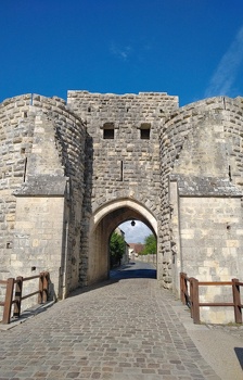 Remparts et tour de la porte Saint-Jean