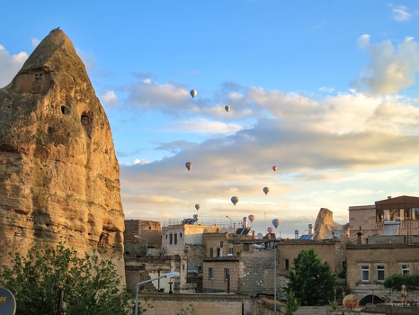 Fairy chimneys and baloons