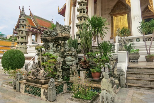 In front of Wat Suthat Thepwararam
