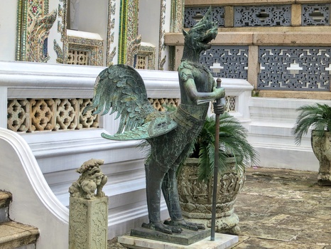 Tantima bird statues