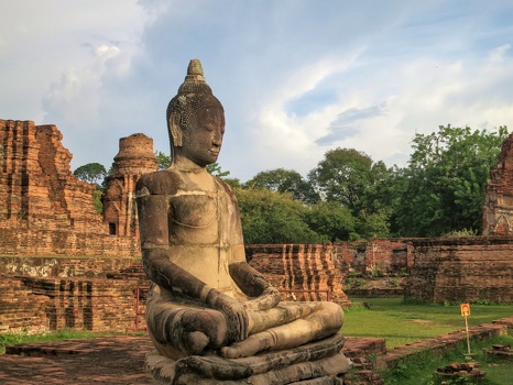 Buddha at Wat Mahathat
