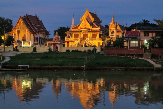 Wat mondop blue hour